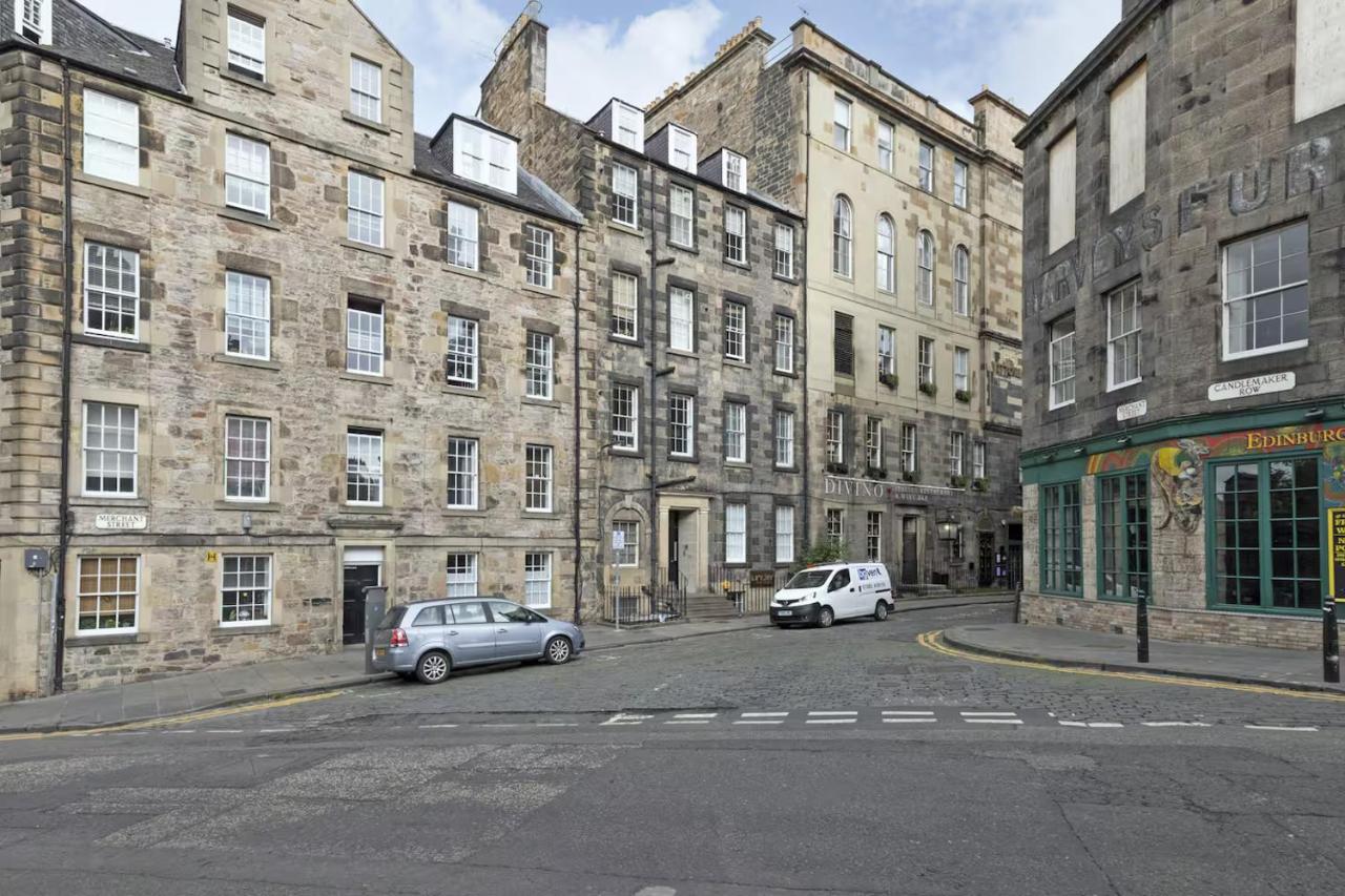 JOIVY 3 bed flat in Old town, close to Grassmarket - B&B Edinburgh