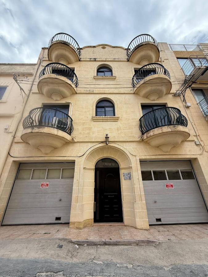 Appartamento con 2 Camere da Letto, Balcone e Terrazza