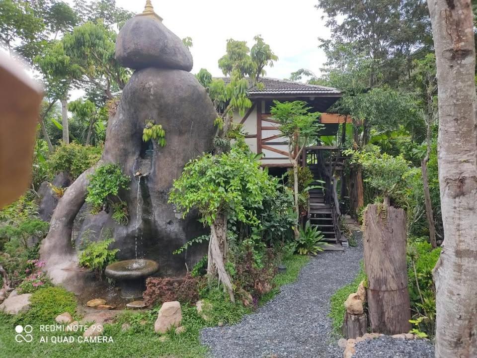 ธารทอง ลอดจ์ Tharnthong Lodge - Bed and Breakfast