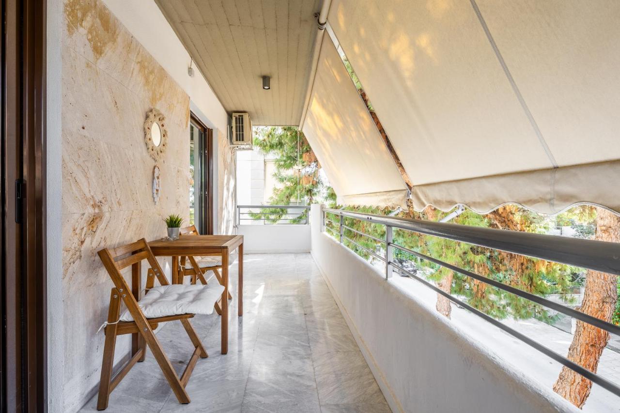 Modern Two-Bedroom Haven near Paleo Faliro Beach - B&B Athens