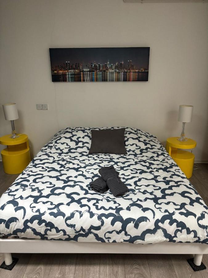 T4 vue sur la Garonne, au pied du tram - B&B