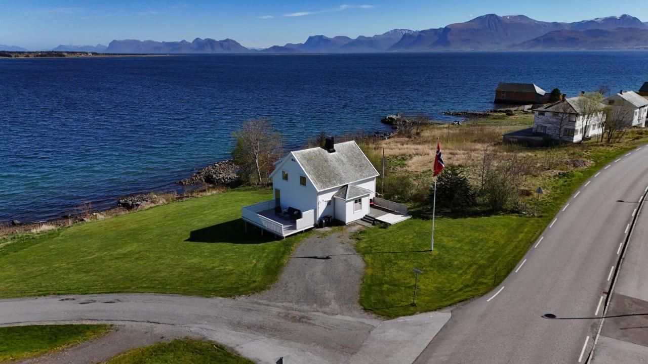 Sjønært feriehus, båt tilgjengelig for leie - Bed and Breakfast