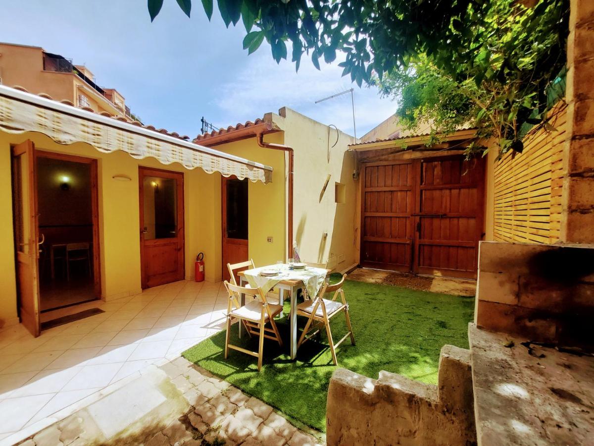 Casa Letizia in centro storico Villanova - B&B
