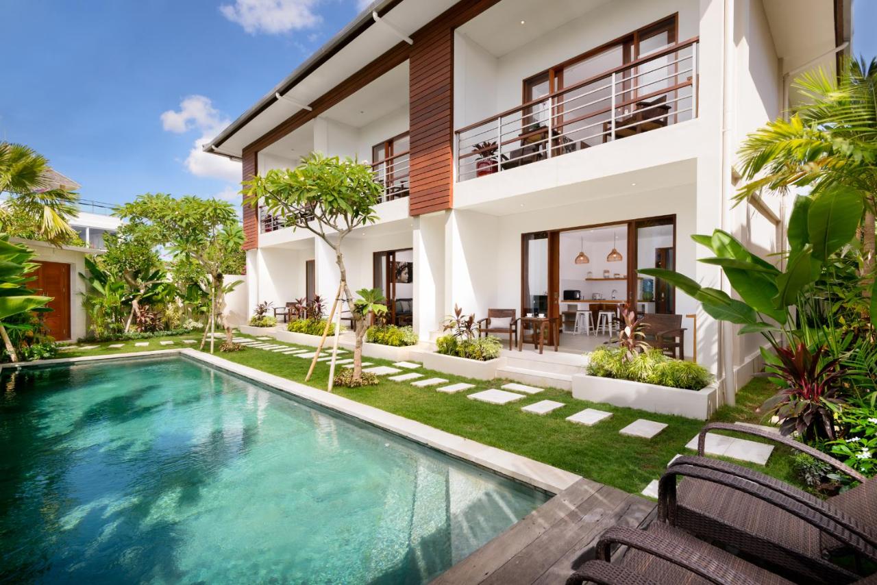 Apartment with Pool View 