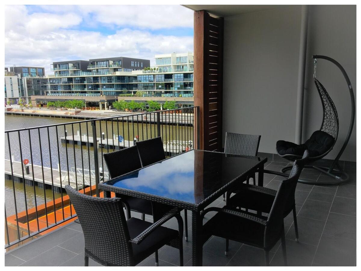 Prestige Waterfront Apartment in Kingston, ACT - B&B