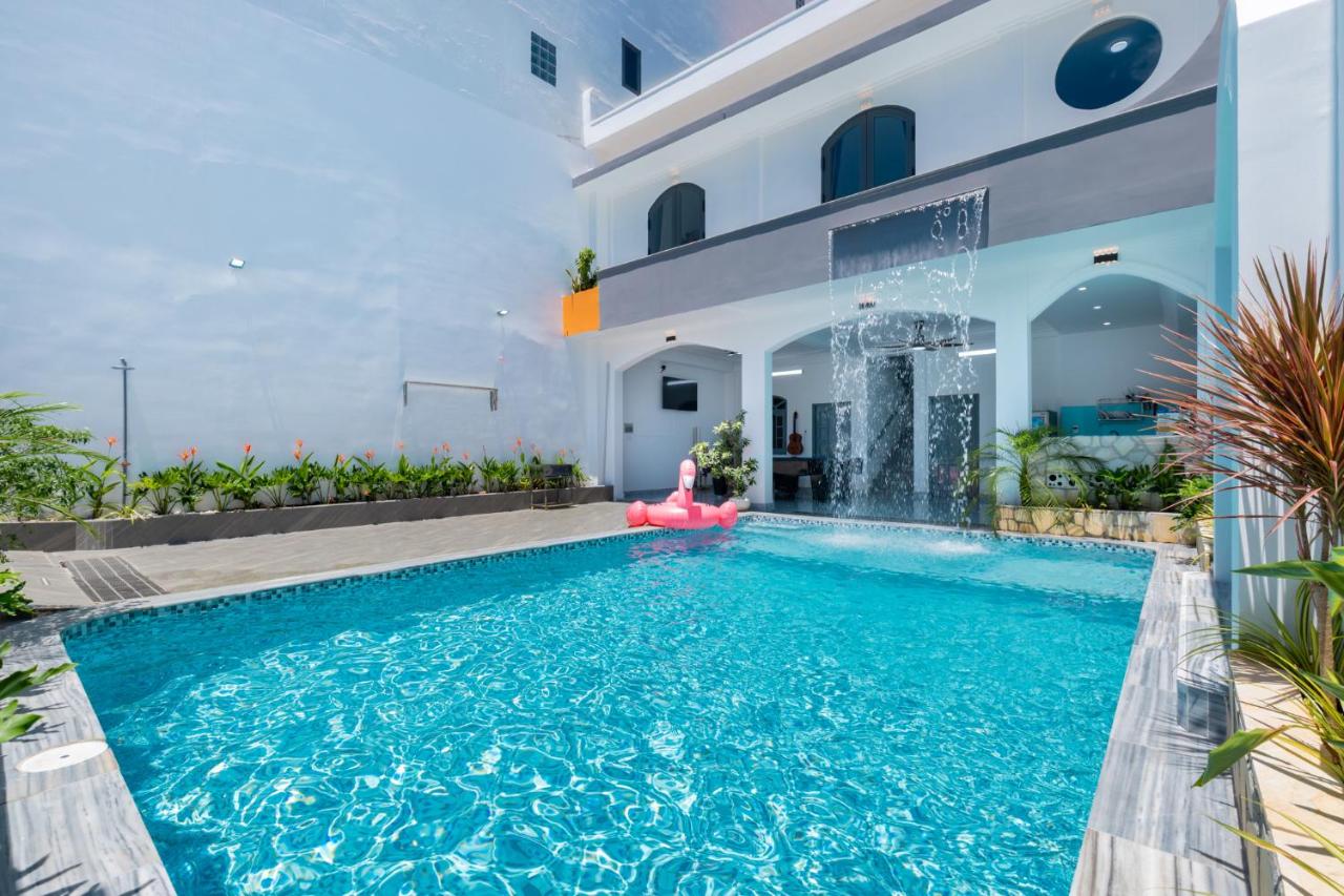 Villa 5 phòng ngủ,hồ bơi 45m2 cách biển 150m - B&B