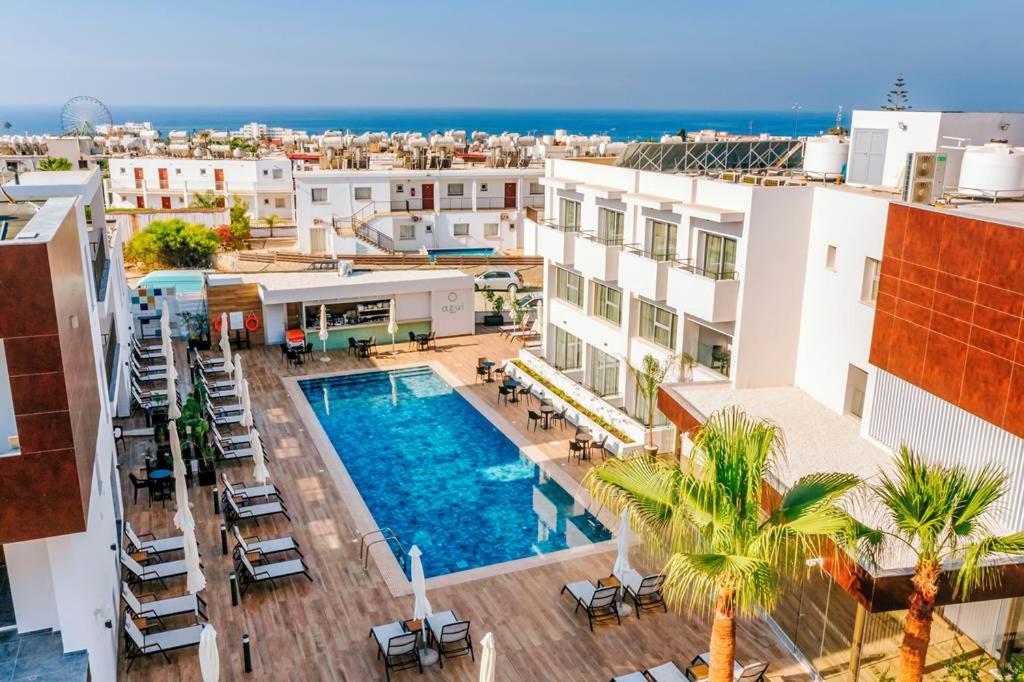 Gold Feather 2Bedroom Center Location and Pool - Ferienwohnung Agia Napa