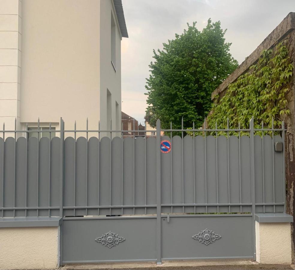 Joli T2 jardin parking proche gare centre ville - B&B Digione