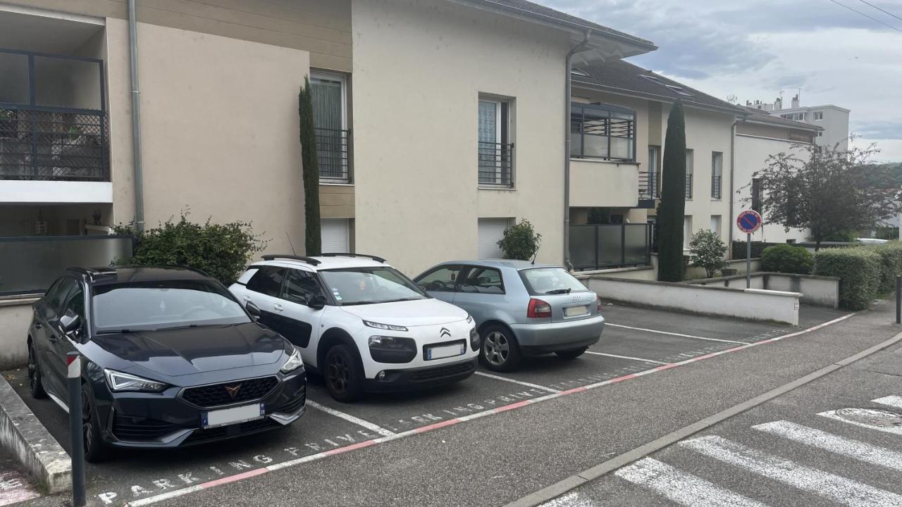 Au Petit Vélo - Parking & Balcon Vienne - B&B Vienne