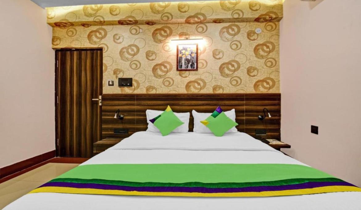 Hotel Zeal Home Stay - In house parking - 5g Wifi- Near Taj mahal - B&B