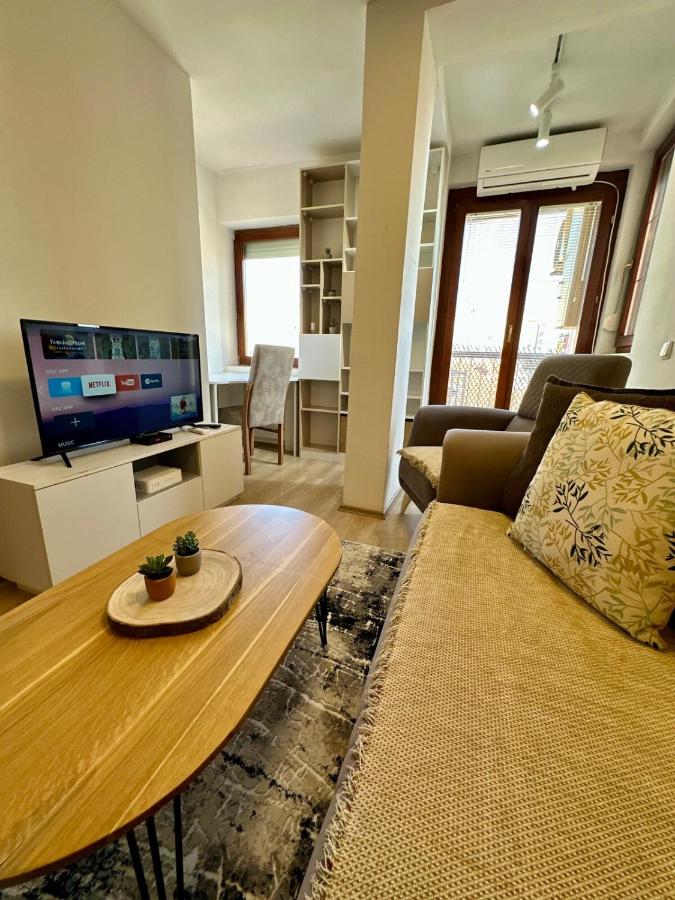 Cozy Apartment near Rruga B - B&B