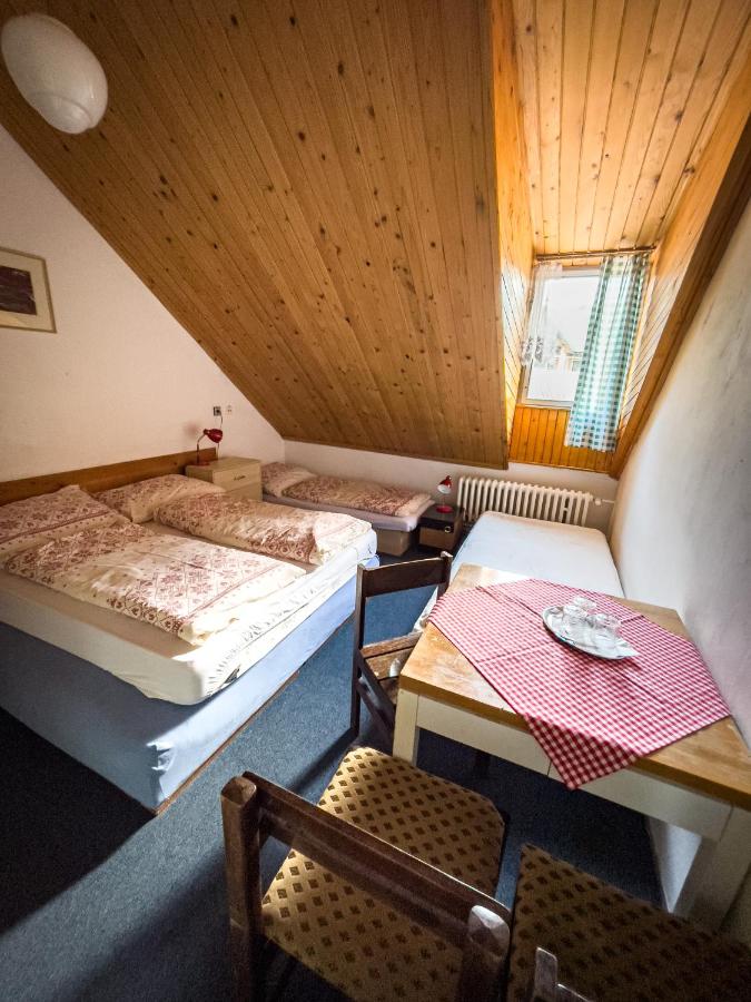 Economy Vierbettzimmer mit Gemeinschaftsbad