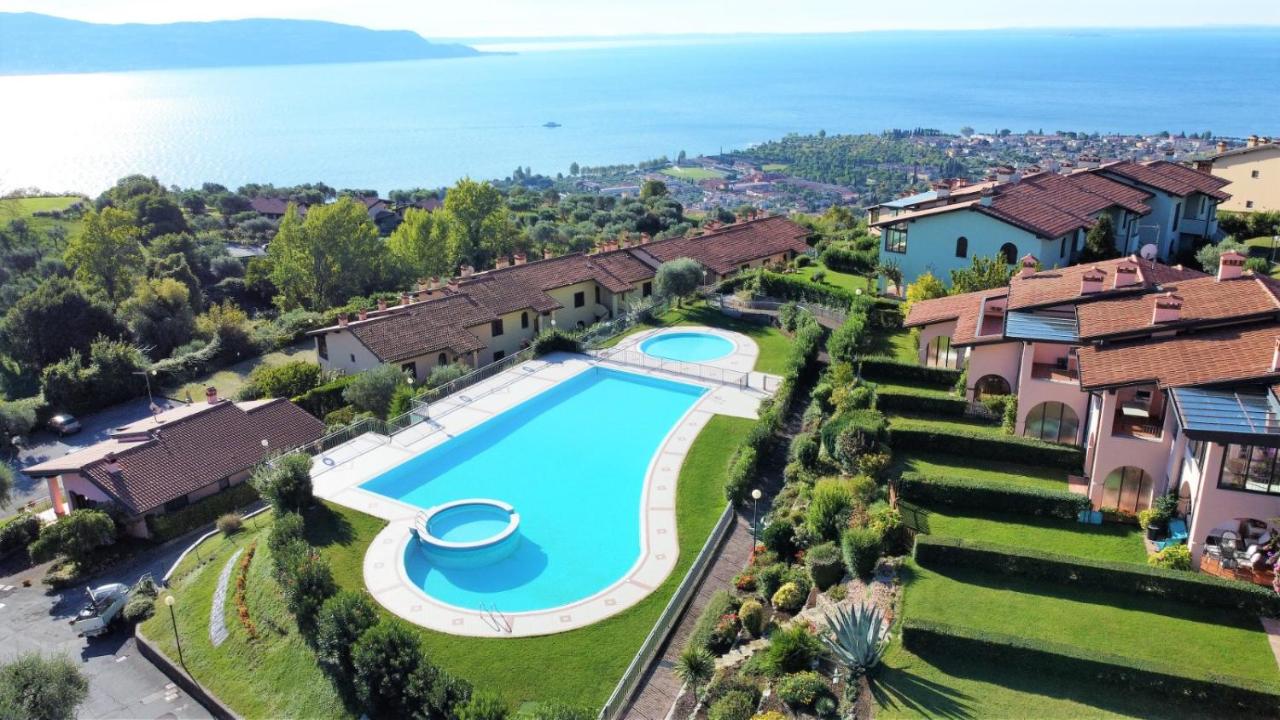 A Barbecue, two Pools, and You - B&B