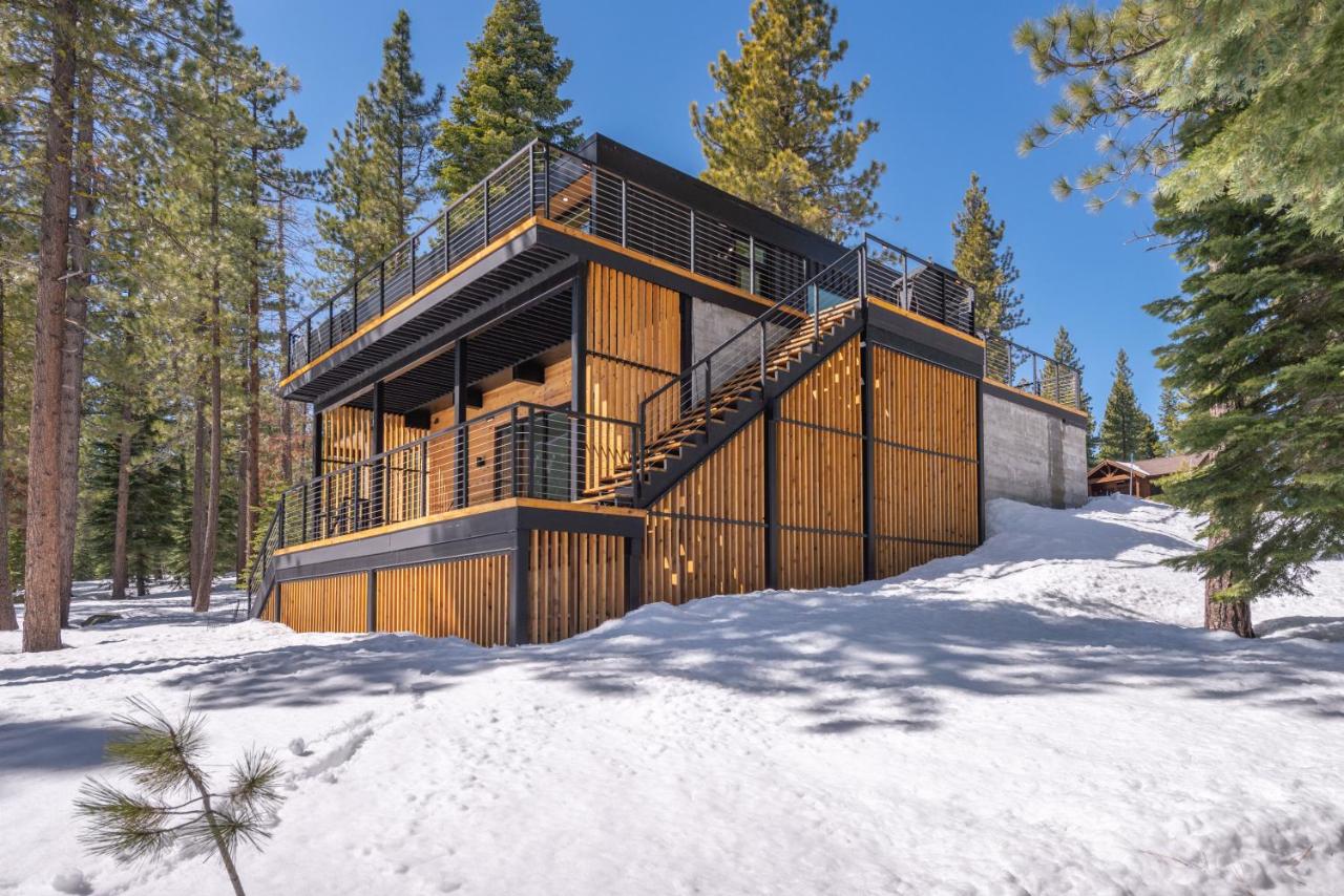 Stunning Modern Mountain Home for 10 in Truckee New Hot Tub BBQ Close to Slopes Book on Mobile for Promo Price - B&B Truckee