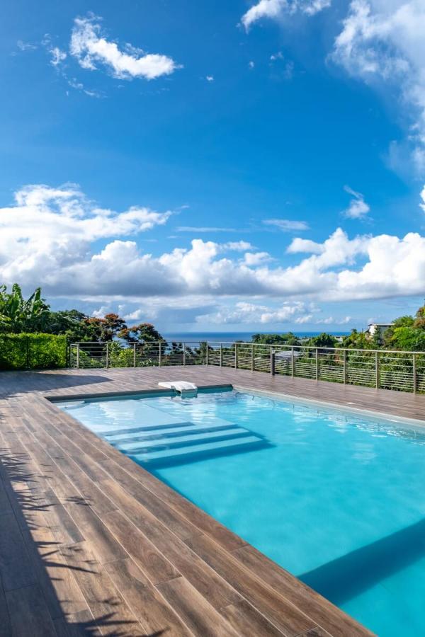 Maraea Deluxe Apt 2BR 2BA with Pool View near Tahiti Airport - Chambres d’hôtes Avae