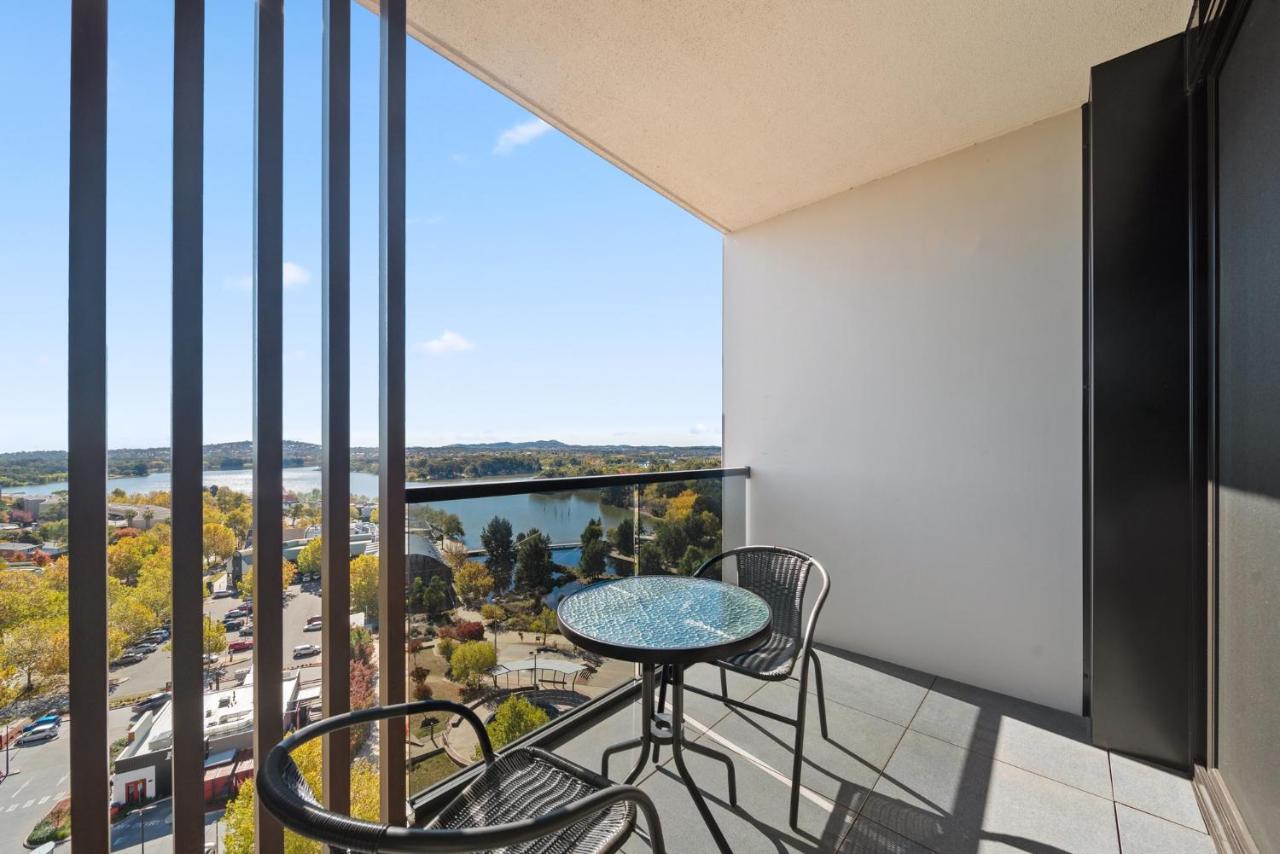 Sleek 2-Bed Apartment with Rooftop Garden Access - B&B