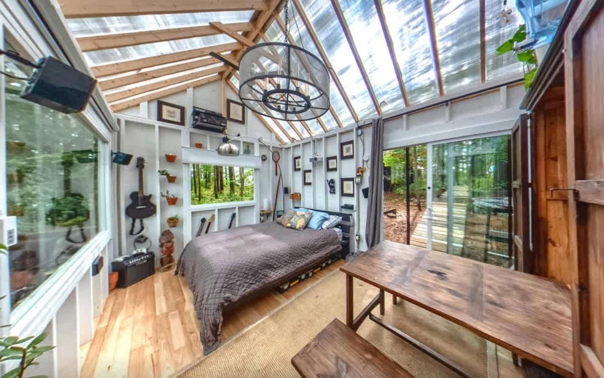 Stabbin Cabin #2 on Grant Island - Hot Tub, Boat, Pet Friendly - Bed and Breakfast