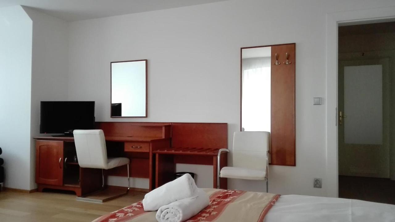 Hotel Jana / Pension Domov Mládeže