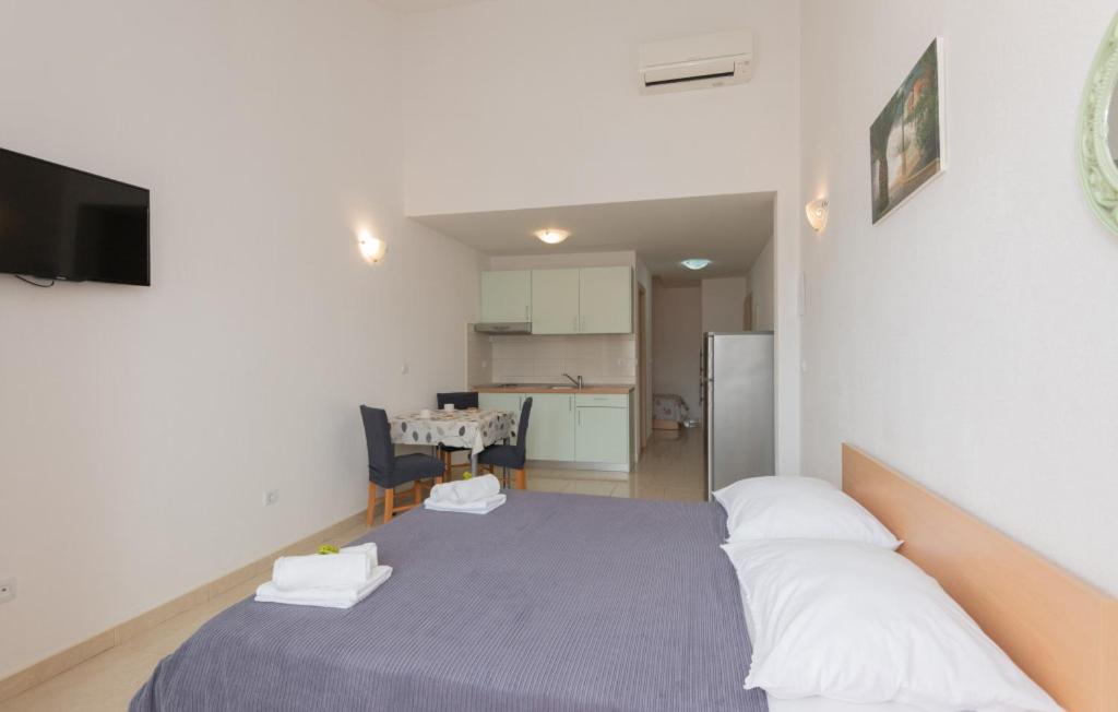 Studio Apartman Erstic 6 - Baska Voda by Villas Guide - Ferienwohnung Baška Voda