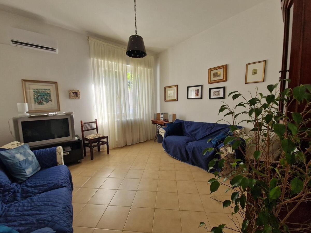 La casa di Angela - Parking, AC - B&B Civitanova Marche