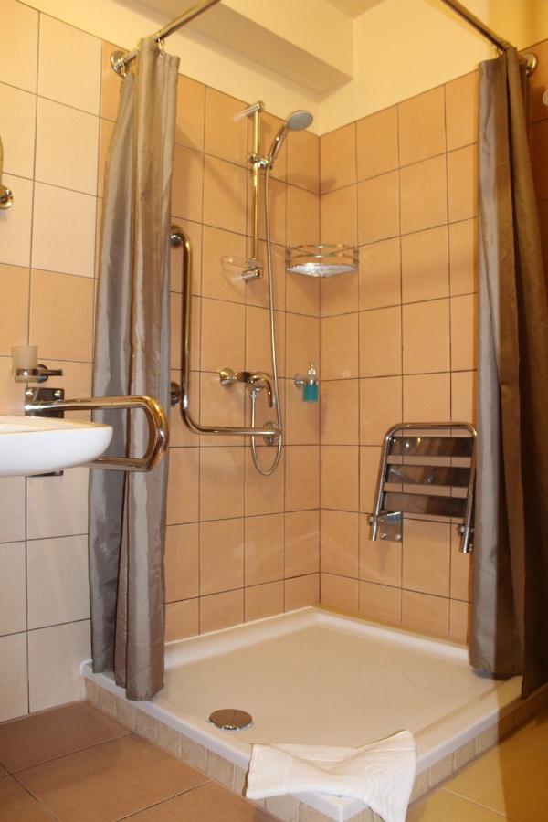 Großes Zweibettzimmer