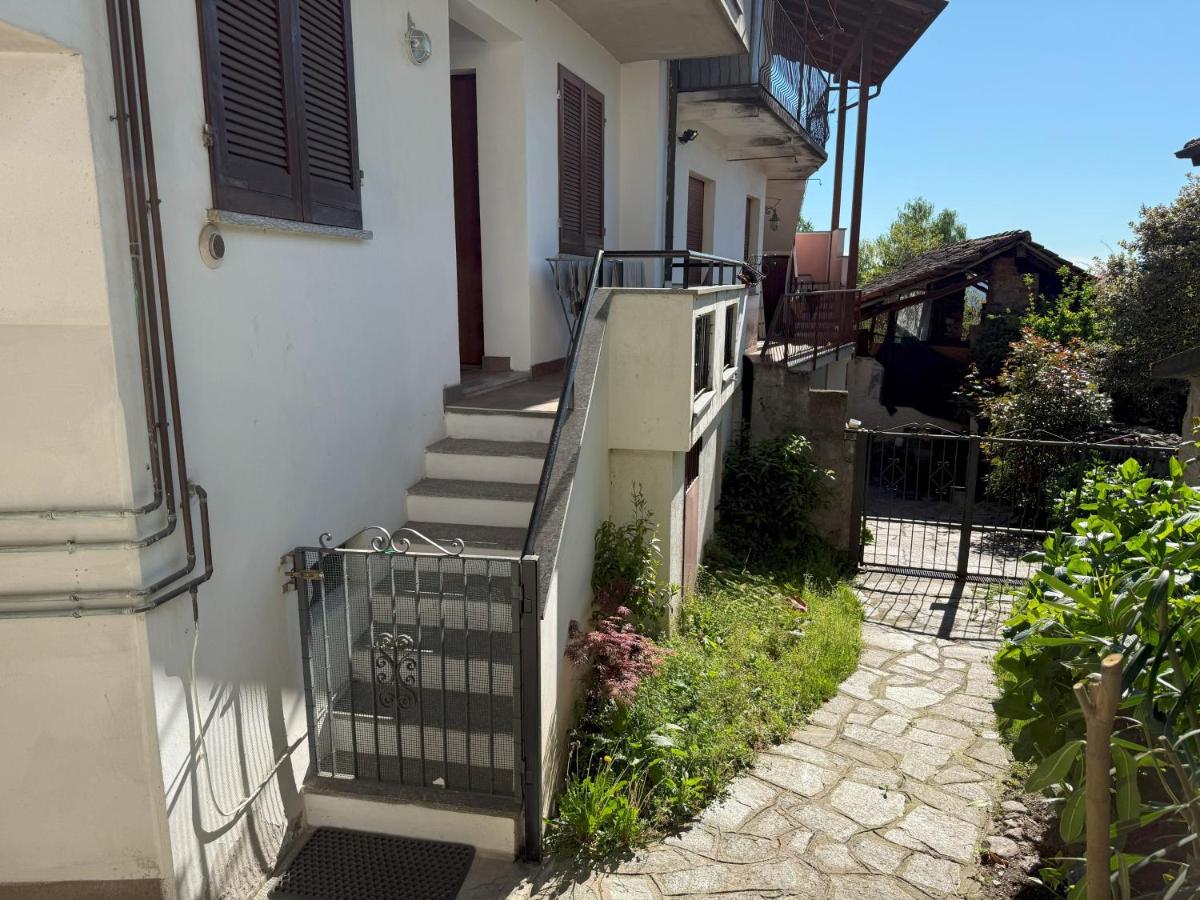 Nuovo Moderno Rifugio sul Lago by Holiday World - Chambres d'hôtes Nebbiuno