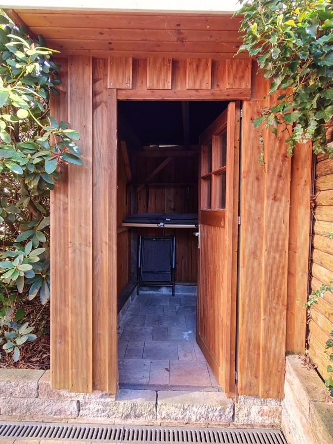Anjas Ferienwohnung in Syke-am Bahnhof, zentral aber ruhig, 2 Zimmer, Terrasse, Parkplatz, Bremen nur 25 km - B&B