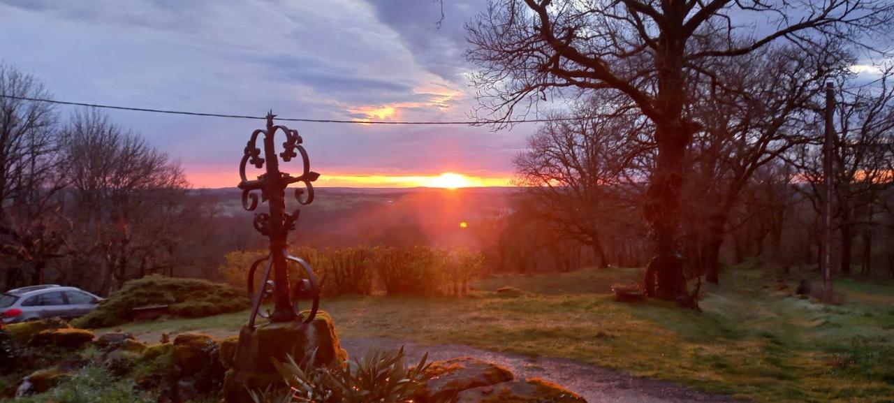 Un coin de paradis avec une vue exceptionnelle pour 4 ou 5 personnes - B&B Najac