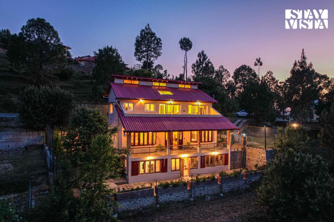 StayVista at Little Frida with Bonfire, BBQ - B&B