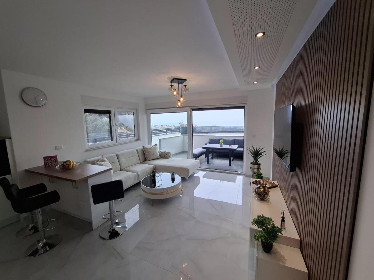 Deluxe apartment with swimming pool - Ferienwohnung Baška Voda