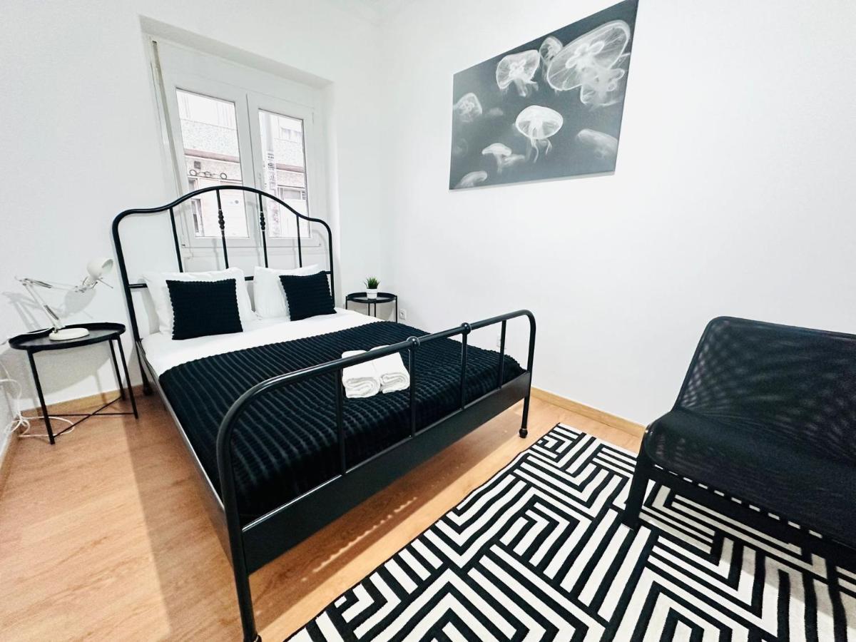 Spacious Lisbon flat, great location for tourists, free parking - Chambres d’hôtes