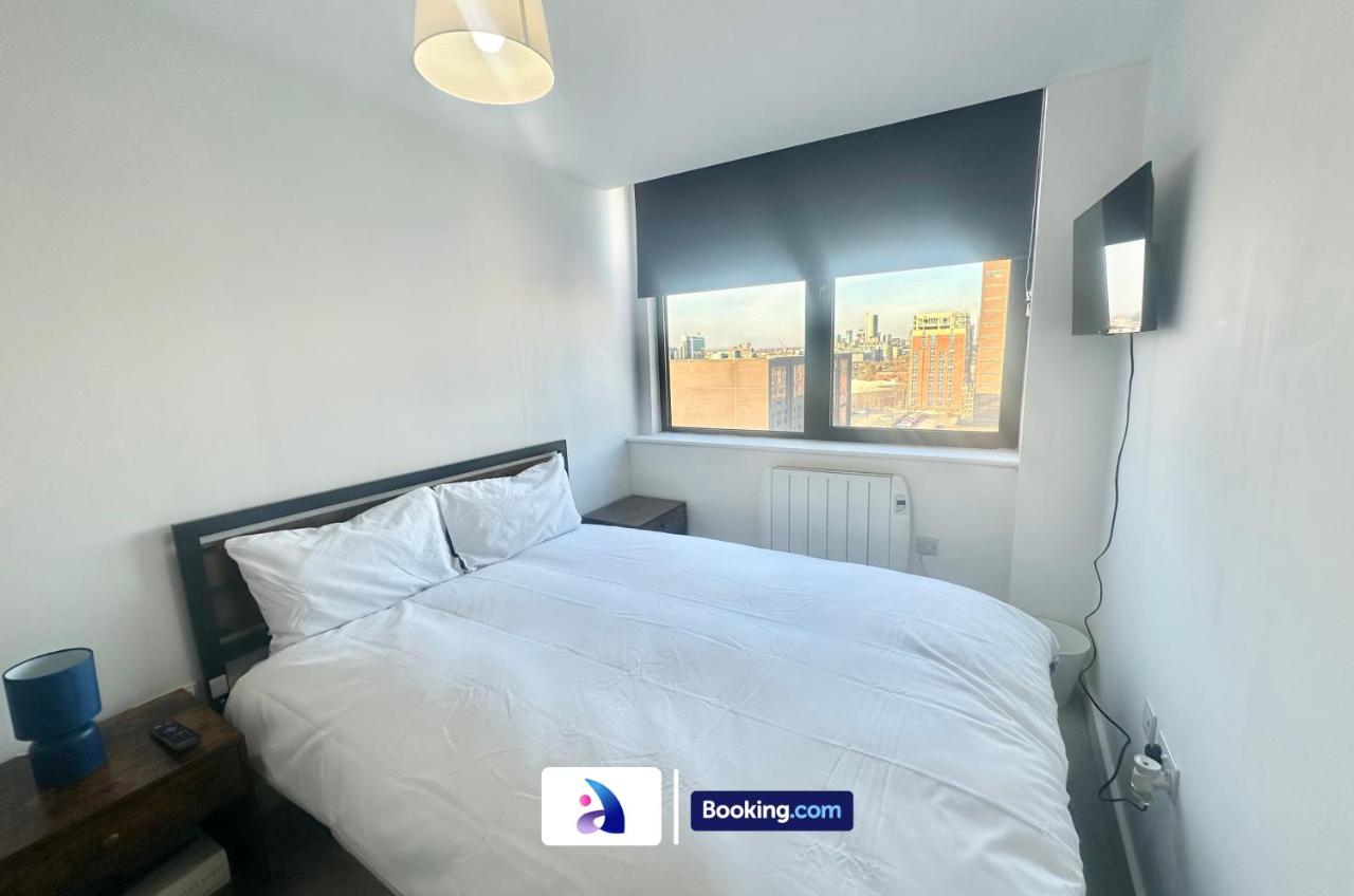 Modern Apartment By Avalora Short Lets & Serviced Accommodation Old Trafford With Free Parking, MCR Stadium - UA92 - B&B