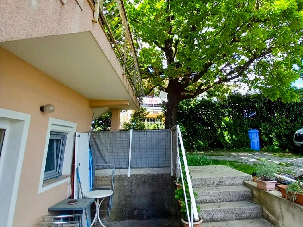 Apartment mit Balkon