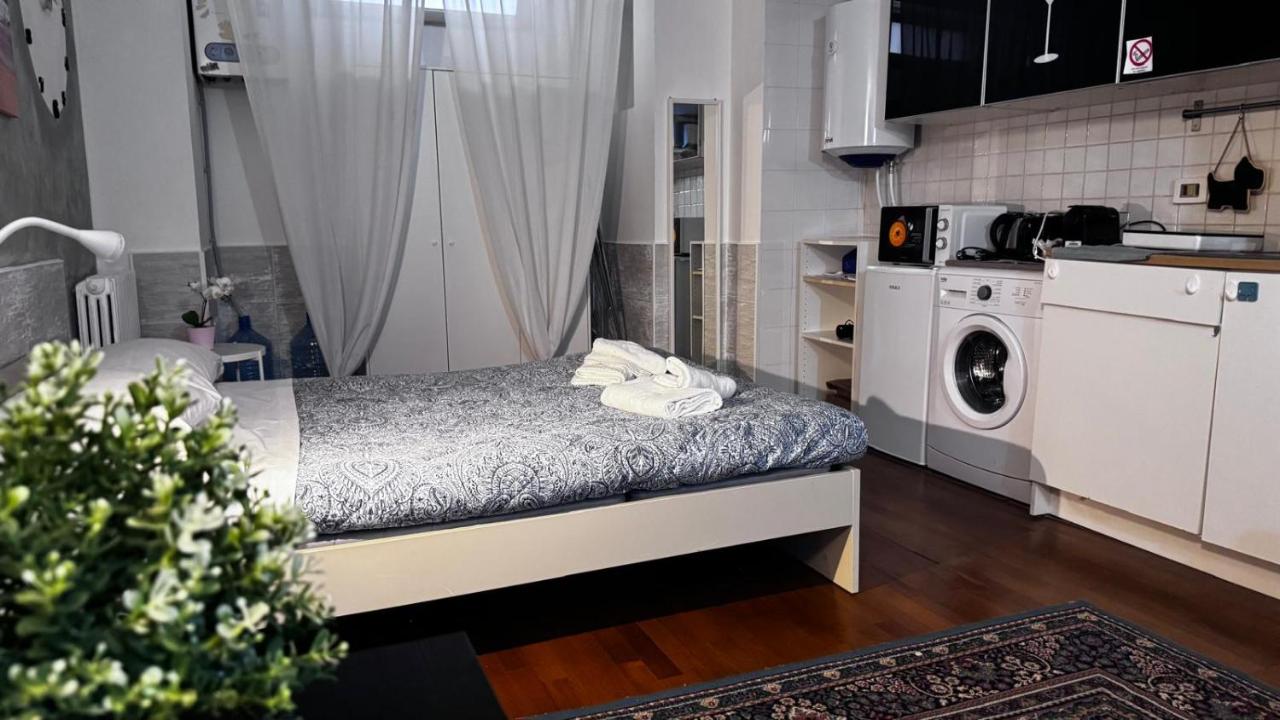 Studio Apartment with One Double Bed