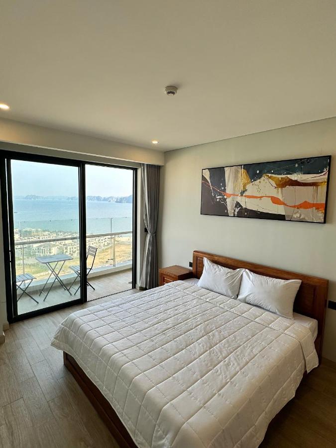 Căn hộ 1 phòng ngủ rộng rãi, có bồn tắm, view biển tại Citadines Marina Hạ Long - Chambres d’hôtes