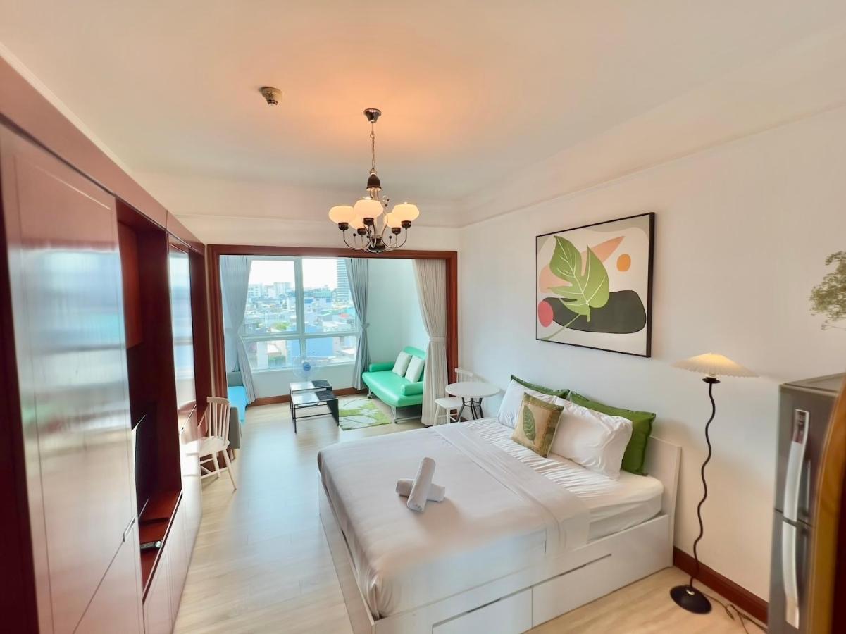 King Studio with Sofa Bed