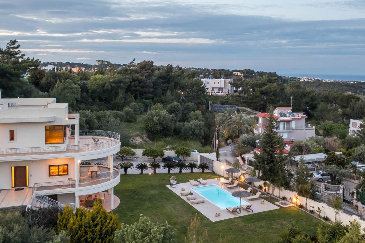 Luxury Villa Amaltheia Rhodes - Bed and Breakfast Koskinoù