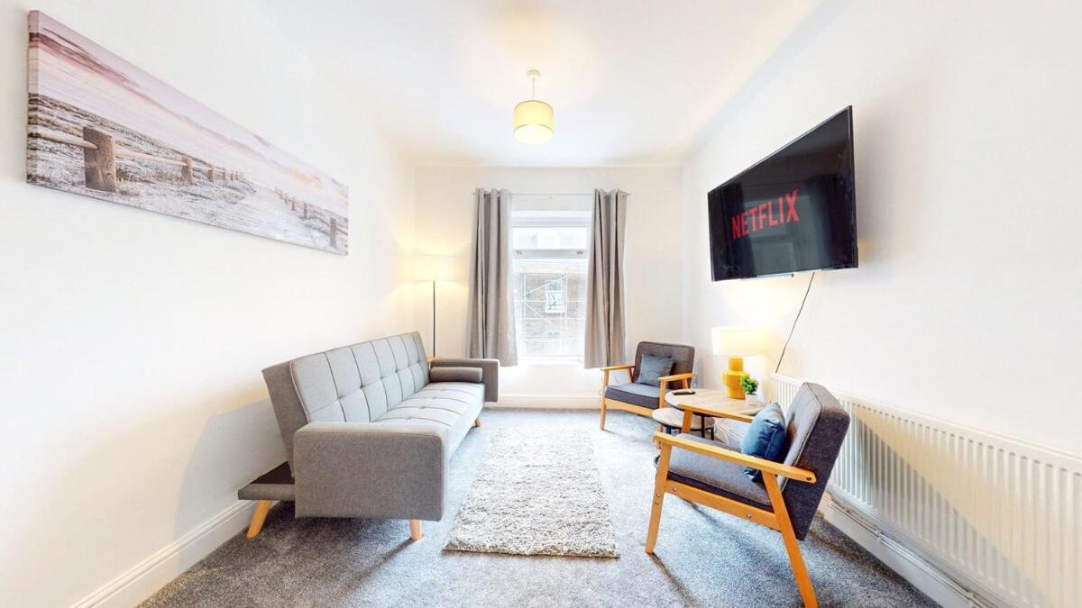 1 Bed Flat Swansea -free parking - B&B
