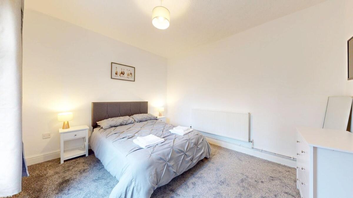 1 Bed Flat Swansea -free parking - B&B