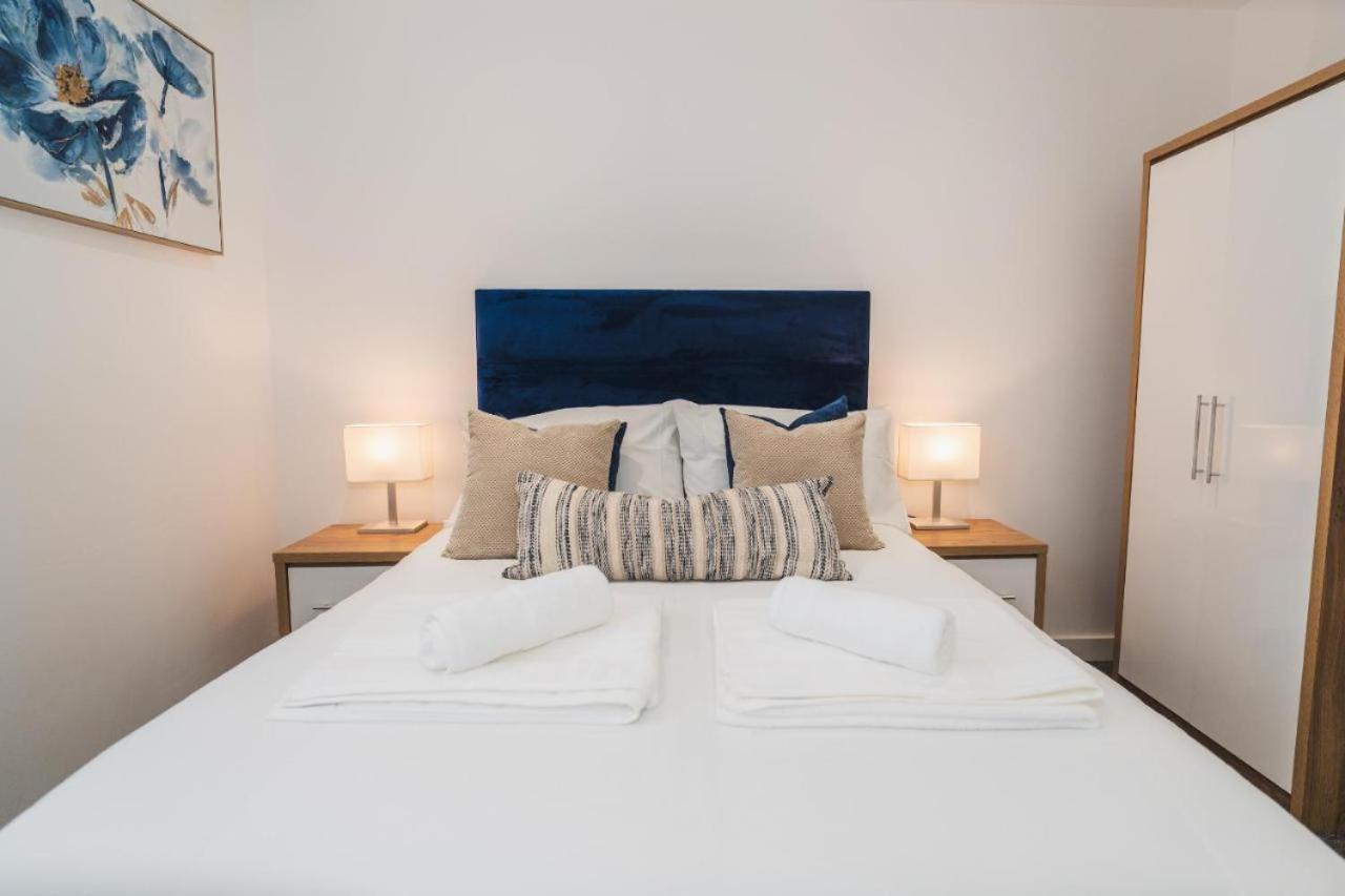 Thornhill House Apartments by VICHY - B&B Wakefield