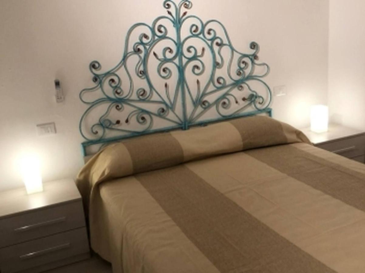 Deluxe One-Bedroom Apartment with Ocean View