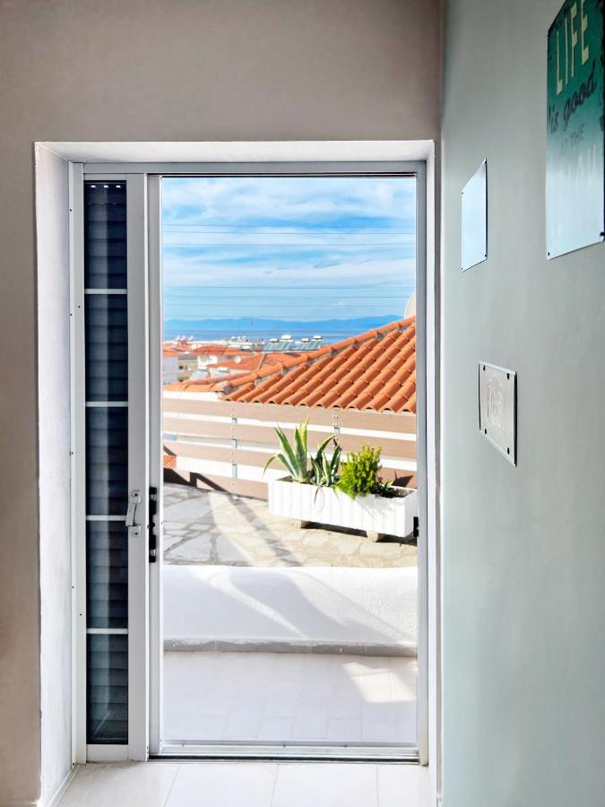 Rona Vista Suites cozy veranda - Bed and Breakfast Polychrono