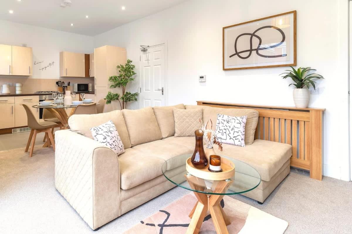 NEW Balfour House by Truestays - 5 Bedroom House in Stoke-on-Trent - Bed and Breakfast