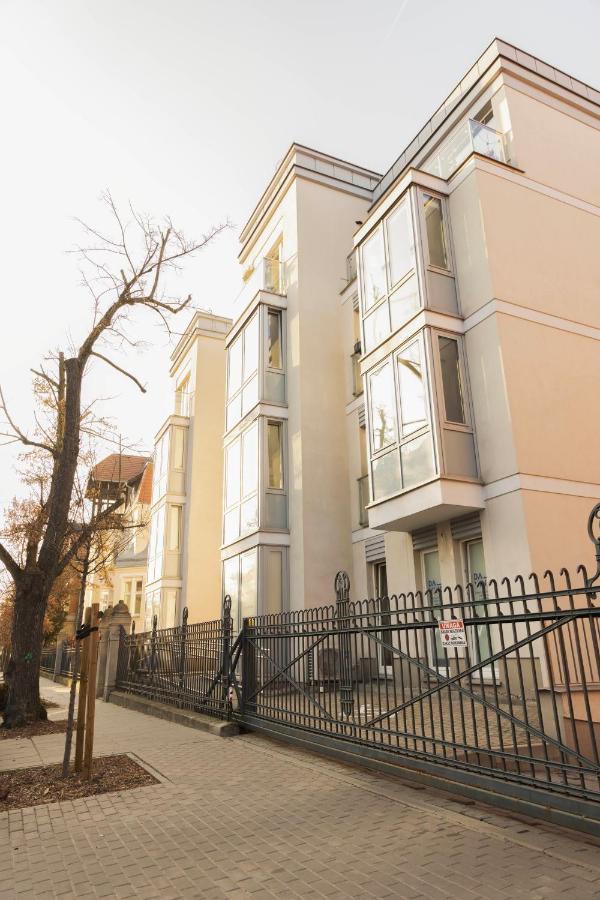 Rest Best Apartments - Elizy Orzeszkowej 10 - hala garażowa - self check-in 24h - B&B