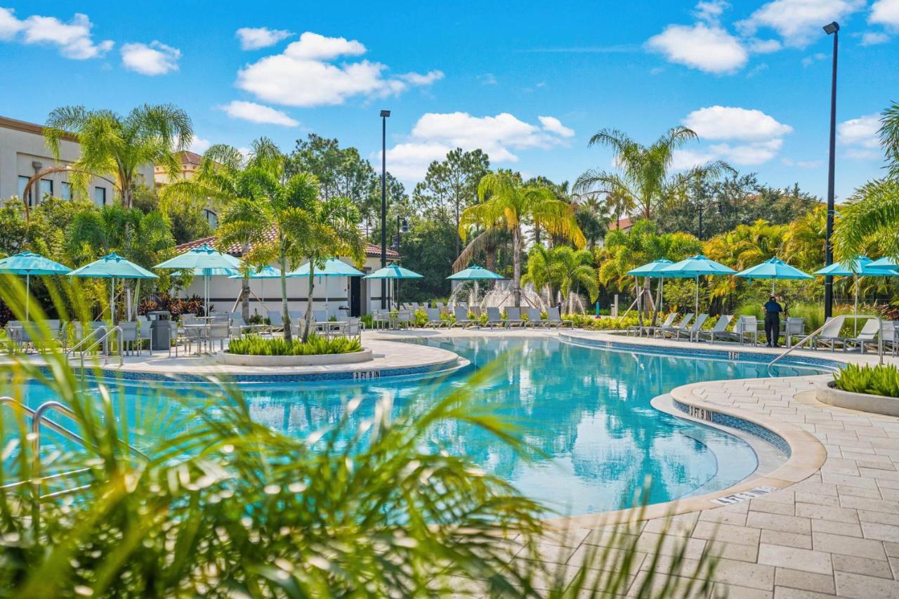 Epic Universe Lake View Condo, Vista Cay - 1005 - B&B Orlando