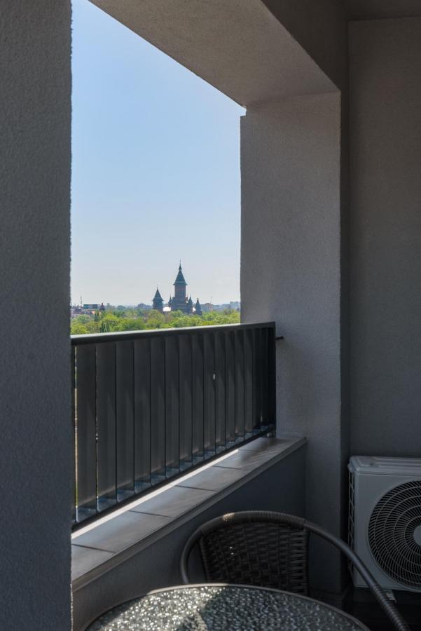 Deluxe One-Bedroom Apartment