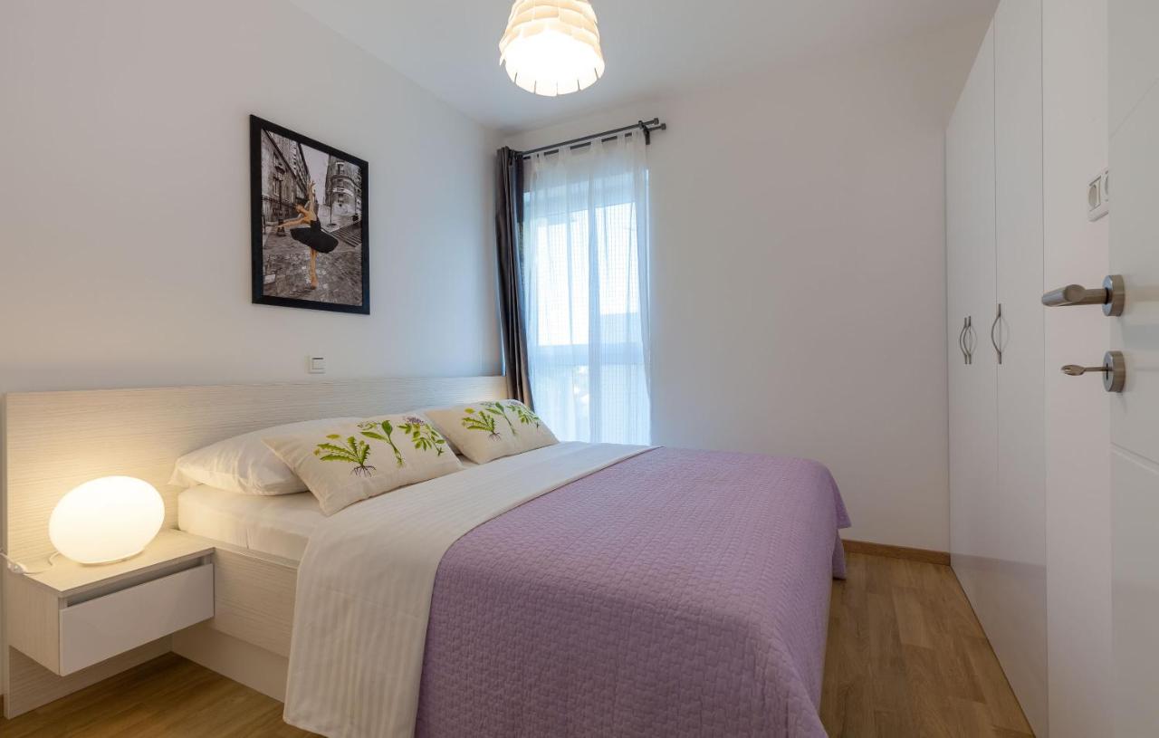 Appartement 2 Chambres avec Terrasse - Vue Partielle sur la Mer