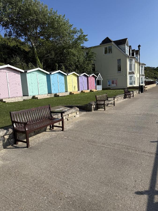 Water's Edge Apartment - Bed and Breakfast Totland
