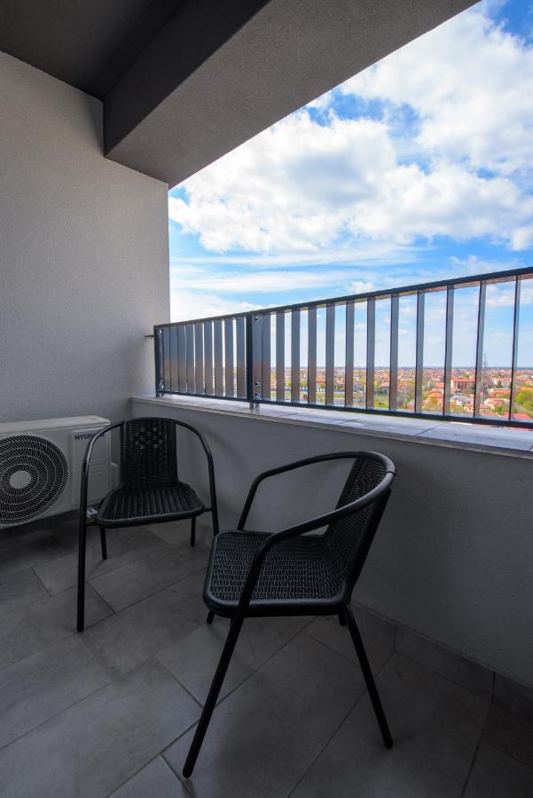 One-Bedroom Apartment with City View