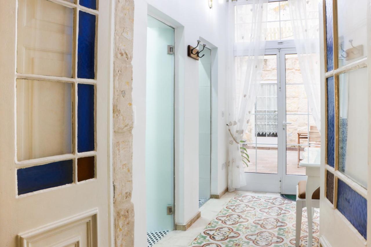 Traditional Maltese Maisonette with Internal Yard and Jacuzzi - B&B
